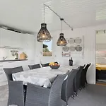 Cozy Summer House Close To The Hébergement de vacances *