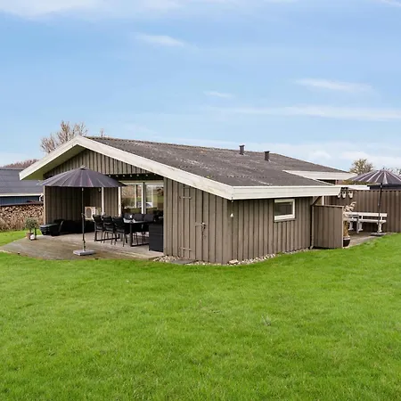 Cozy Summer House Close To The