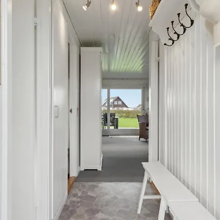 度假居 Cozy Summer House Close To The *